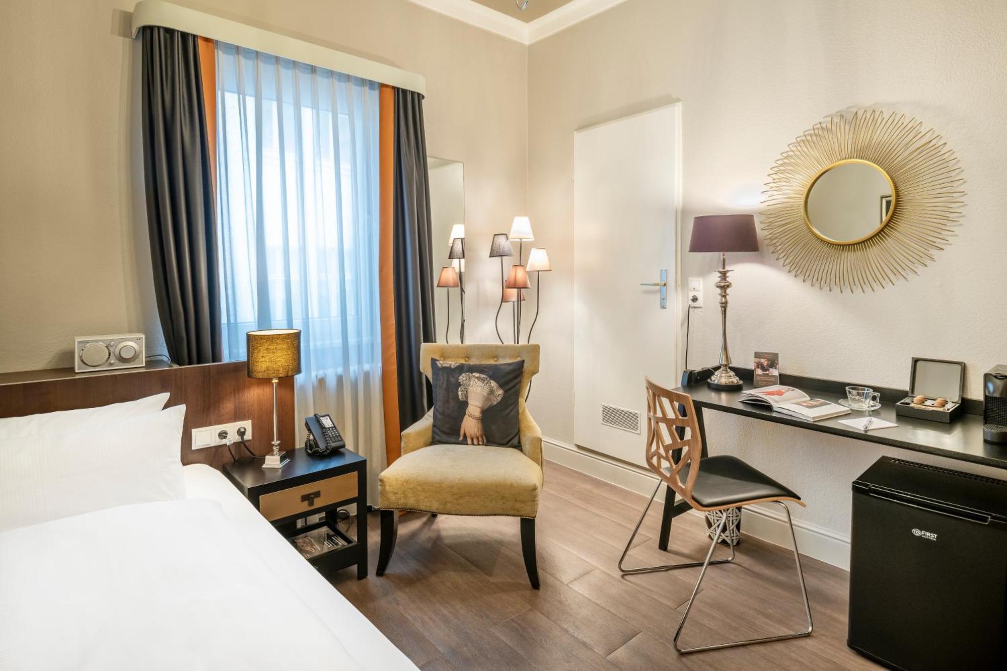 Hotel Wuerzburger Hof **** Bagian luar foto